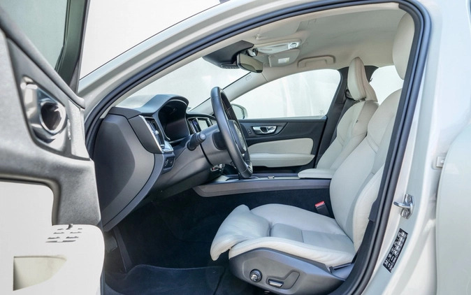Volvo V60 cena 134900 przebieg: 87389, rok produkcji 2019 z Wronki małe 497